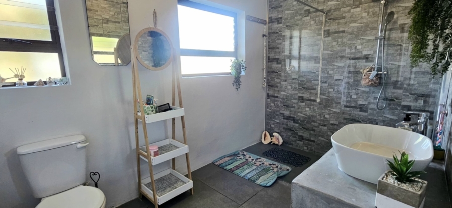 5 Bedroom Property for Sale in Franskraal Western Cape